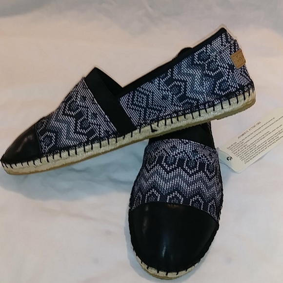 Black/White Slip On Flats size 11 - Picture 4 of 8